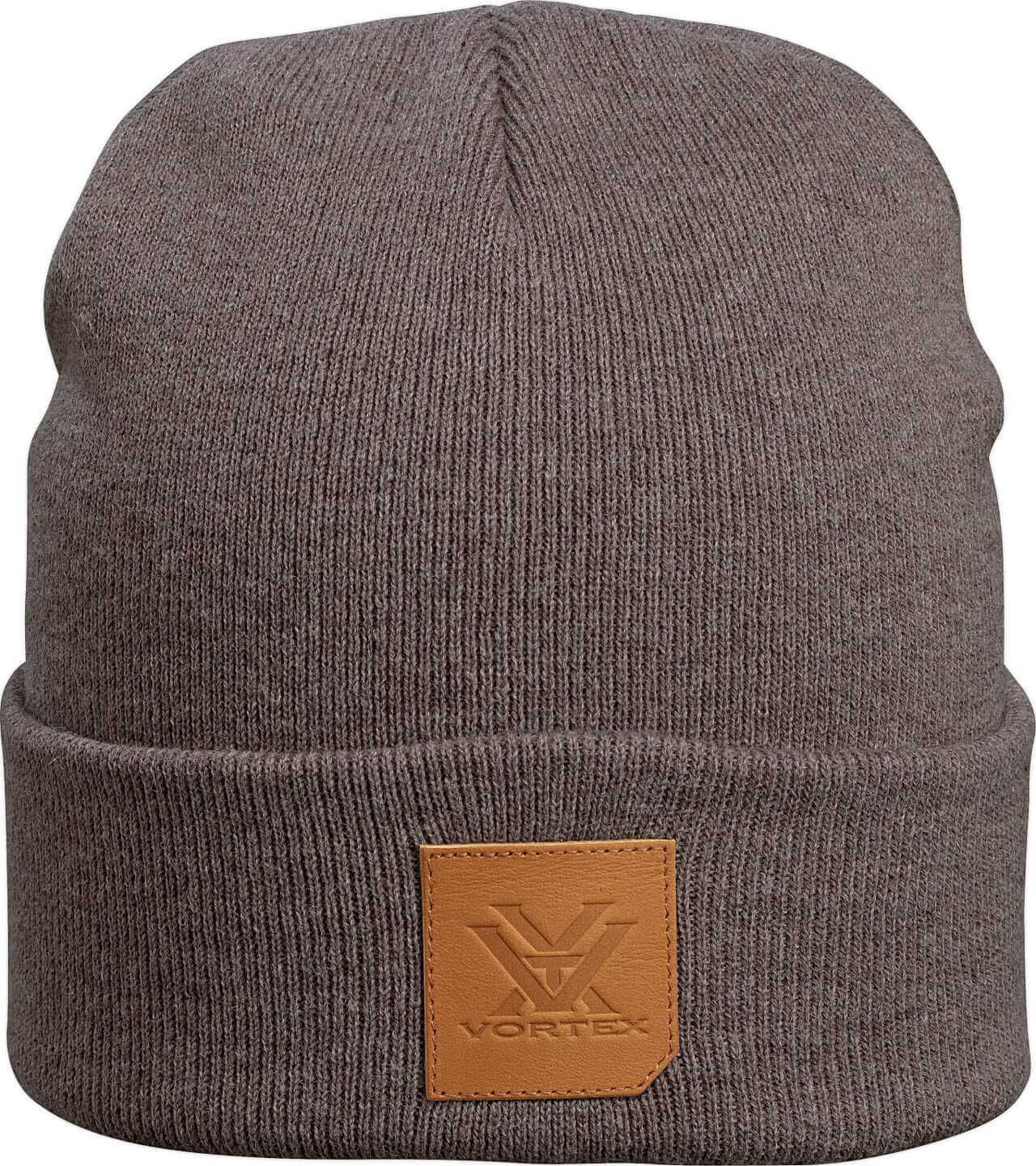 Braune Strickmütze mit Vortex-Logo aus Leder vorne