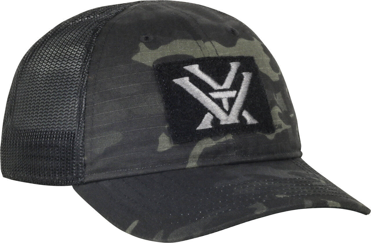 Schwarze Trucker Cap mit Netzrückseite und Camouflage-Muster