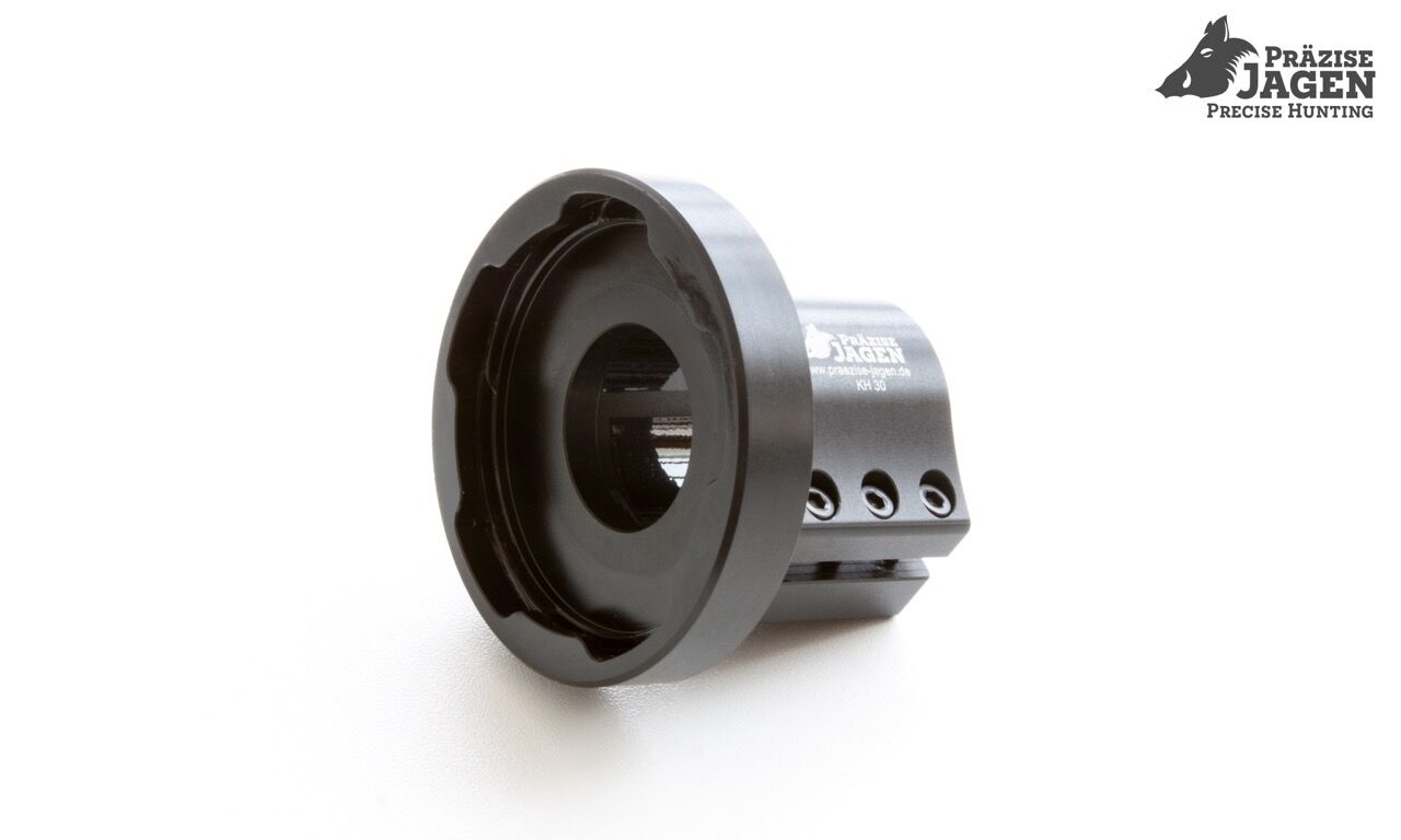Schwarzer Adapter von Präzise Jagen für Zielfernrohre auf weißem Hintergrund