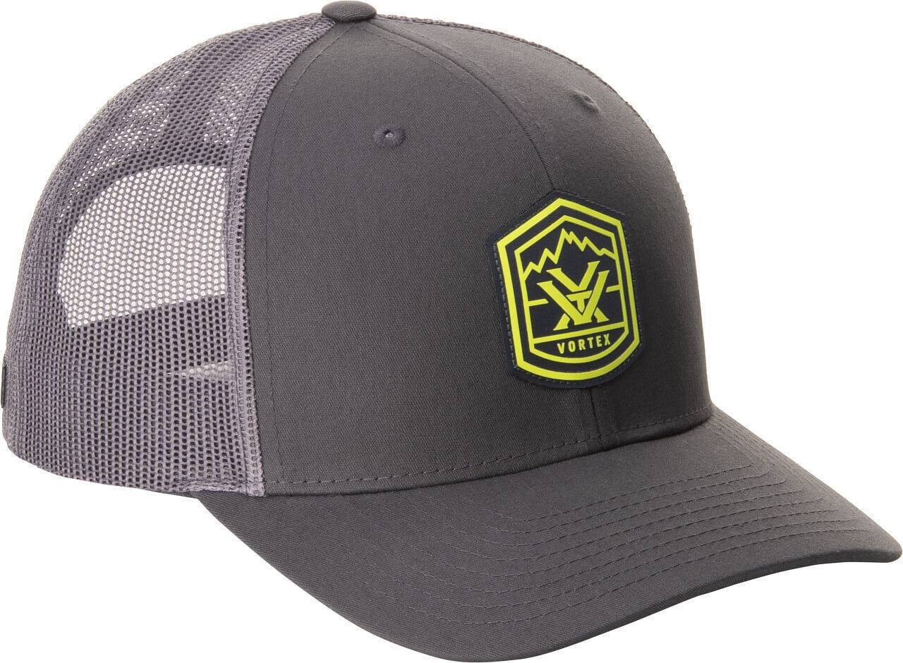 Graue Trucker-Mütze mit Netzrückseite und gelbem Schild-Logo auf der Vorderseite