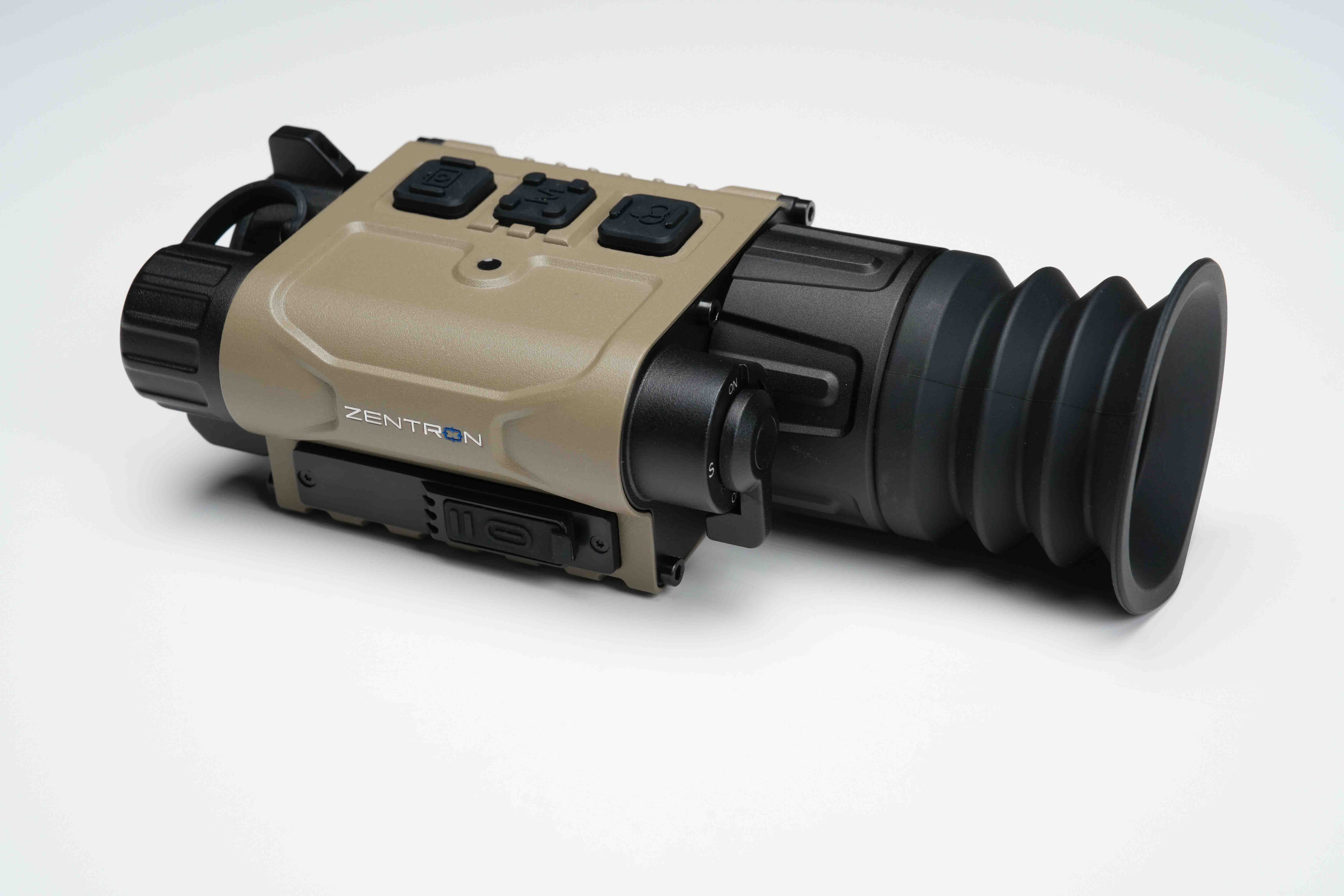Produktfoto des ZENTRON C50R TAN Wärmebild-Vorsatzgeräts von Zentron mit integriertem Laser-Entfernungsmesser bis 1200 m, 640×512 Sensor, OLED-Display und IP67-Schutz