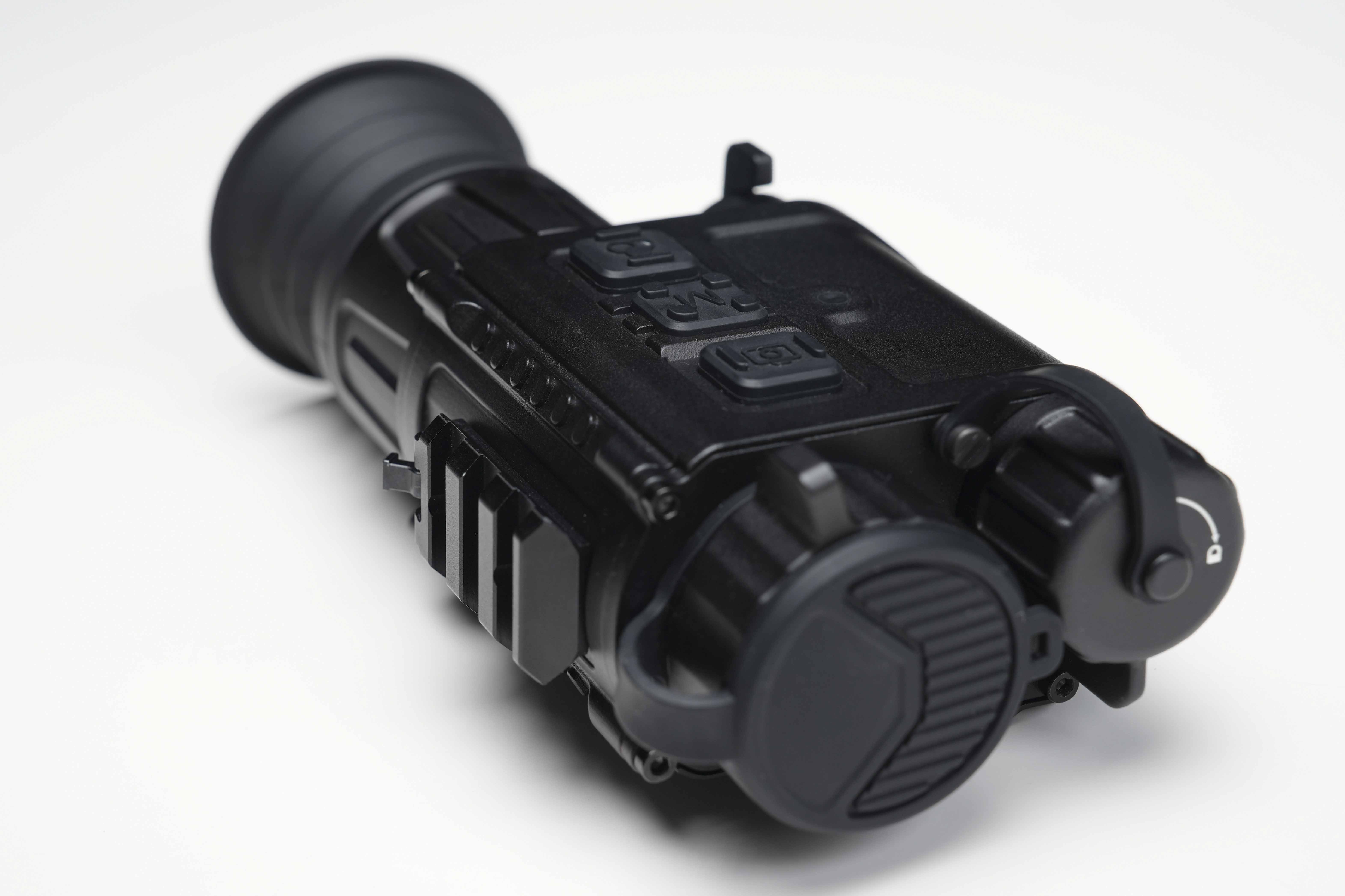 ZENTRON Mega CQ25R 4 in 1 von Zentron, kompaktes Wärmebildgerät mit 640×512 VOx-Sensor, OLED-Display und integriertem Laser-Entfernungsmesser für die Nachtjagd