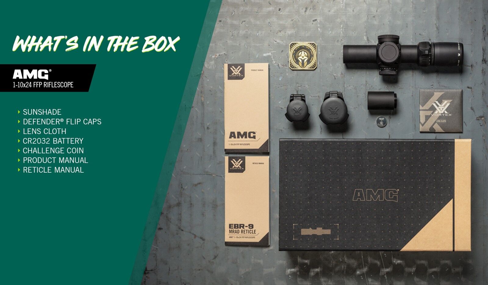 Produktaufnahme des Vortex AMG 1-10x24 FFP Zielfernrohrs mit EBR-9 MRAD-Absehen von Vortex, inklusive Sonnenblende, Defender Flip Caps, CR2032-Batterie, Challenge Coin, Linsenreinigungstuch, Produkt- und Absehen-Handbuch im Lieferumfang