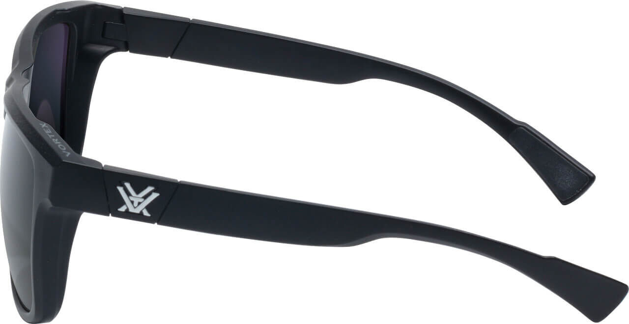 Schwarze Sonnenbrille mit modernem Design und Logo auf dem Bügel