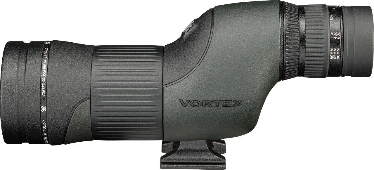 Seitliche Ansicht eines Vortex Fernglases in grün-schwarzem Gehäuse mit Vergrößerungsrädchen, ideal für Outdoor-Aktivitäten