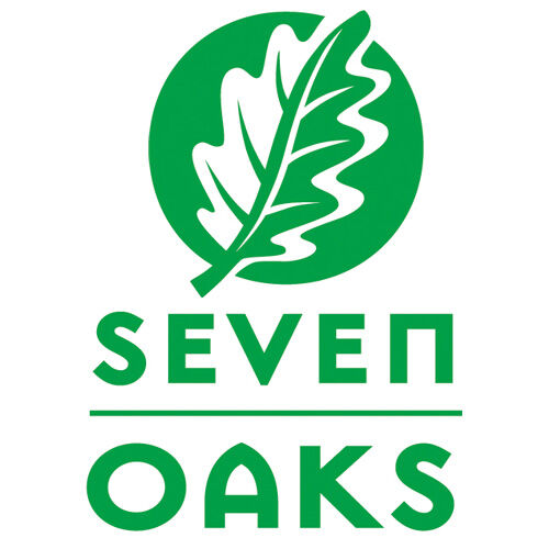 Das Logo von Seven Oaks zeigt ein stilisiertes Eichenblatt in einem grünen Kreis über dem Schriftzug 'Seven Oaks'.