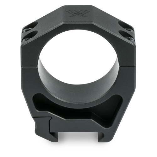 Schwarze Montageschelle für Zielfernrohre, stabil und langlebig, aus robustem Material gefertigt.