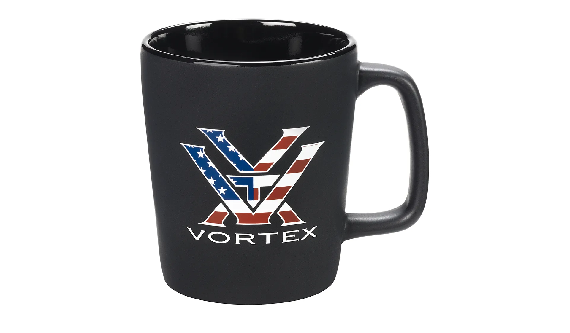 Schwarze Keramiktasse mit einem Vortex-Logo, das die amerikanische Flagge integriert.