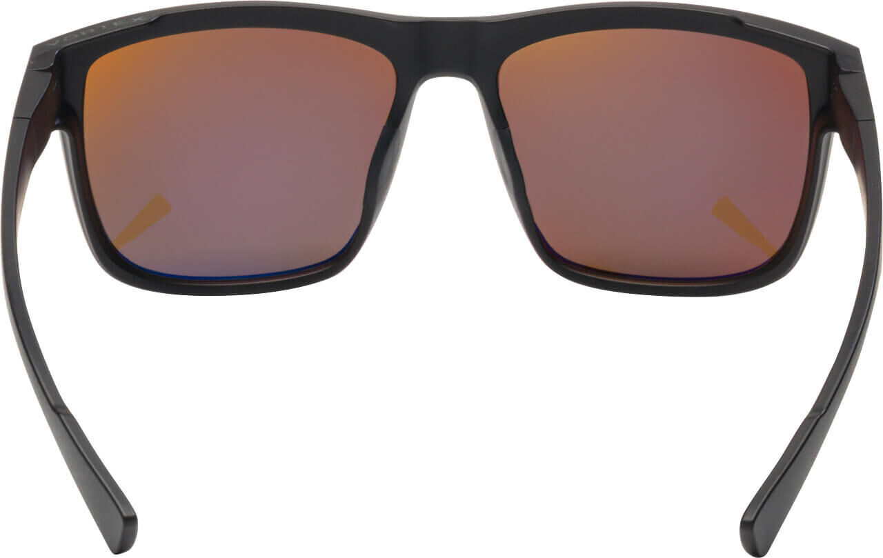Vordere Ansicht einer Sonnenbrille mit schwarzem Gestell und rot getönten Spiegelgläsern