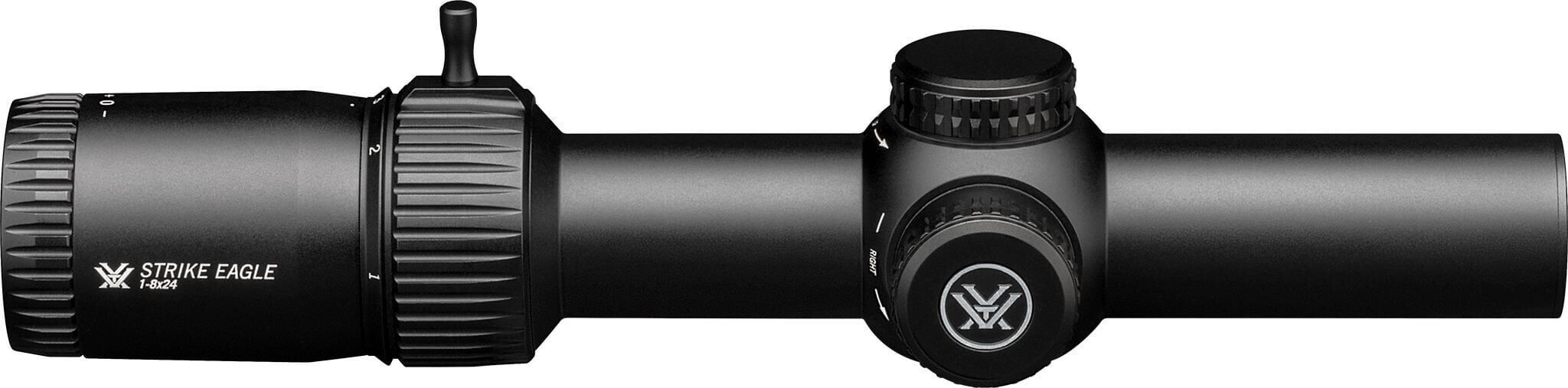 Das Bild zeigt ein Zielfernrohr des Modells Strike Eagle 1-8x24, ideal für präzises Zielen bei verschiedenen Entfernungen.