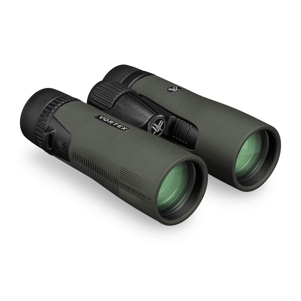 Grünes Fernglas von Vortex, Modell Diamondback 10x42, auf weißem Hintergrund