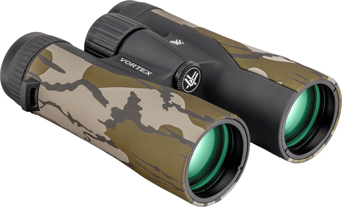 Hochwertiges Vortex Fernglas mit gummierter Camouflage-Oberfläche und grün vergüteten Objektiven für Jagd, Naturbeobachtung und Outdoor-Einsatz