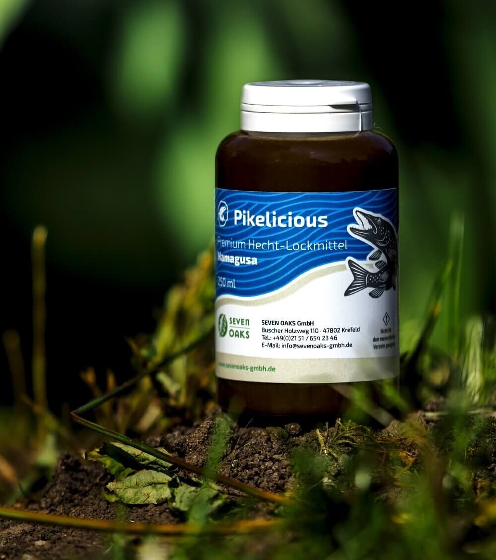 Flasche Pikelicious Premium Hecht-Lockmittel Kamagusa auf Waldboden, 250ml von Seven Oaks GmbH
