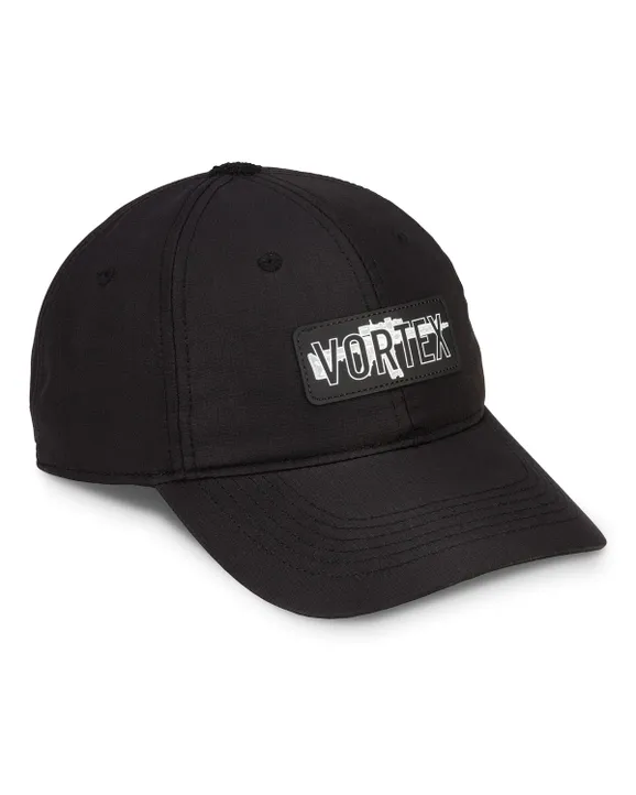 Schwarze Baseball Cap mit gebogenem Schirm und rechteckigem Vortex Logo-Patch auf der Vorderseite