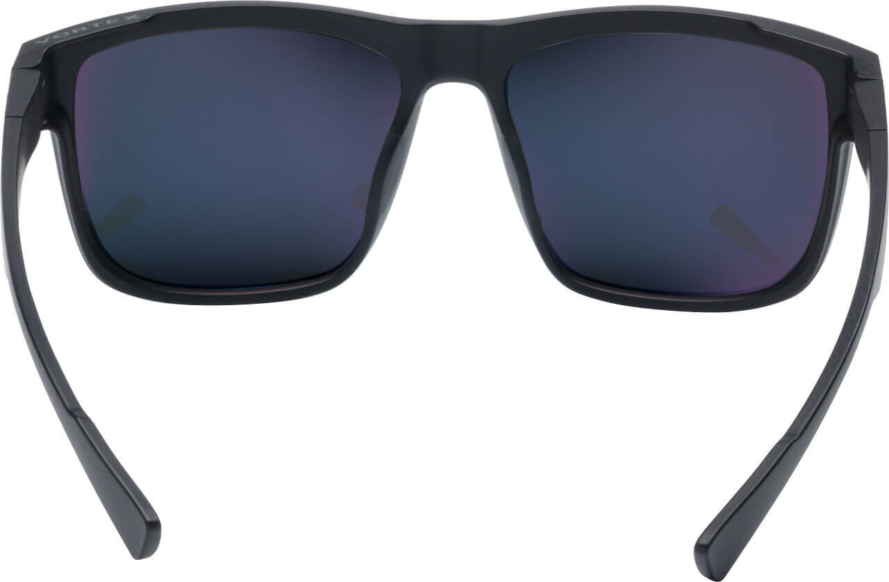 Schwarze Sonnenbrille mit blauen Gläsern, klassisches Design